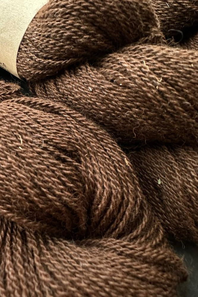 tumman ruskea alpakkalanka