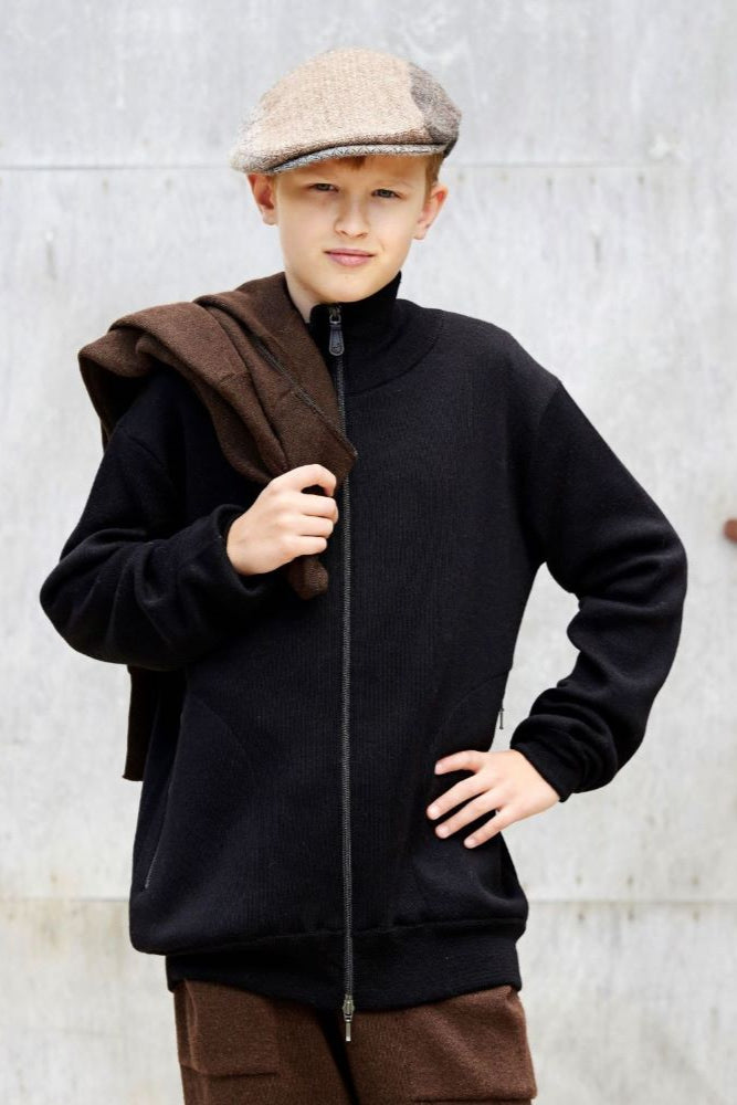 musta-neuletakki-nuoret