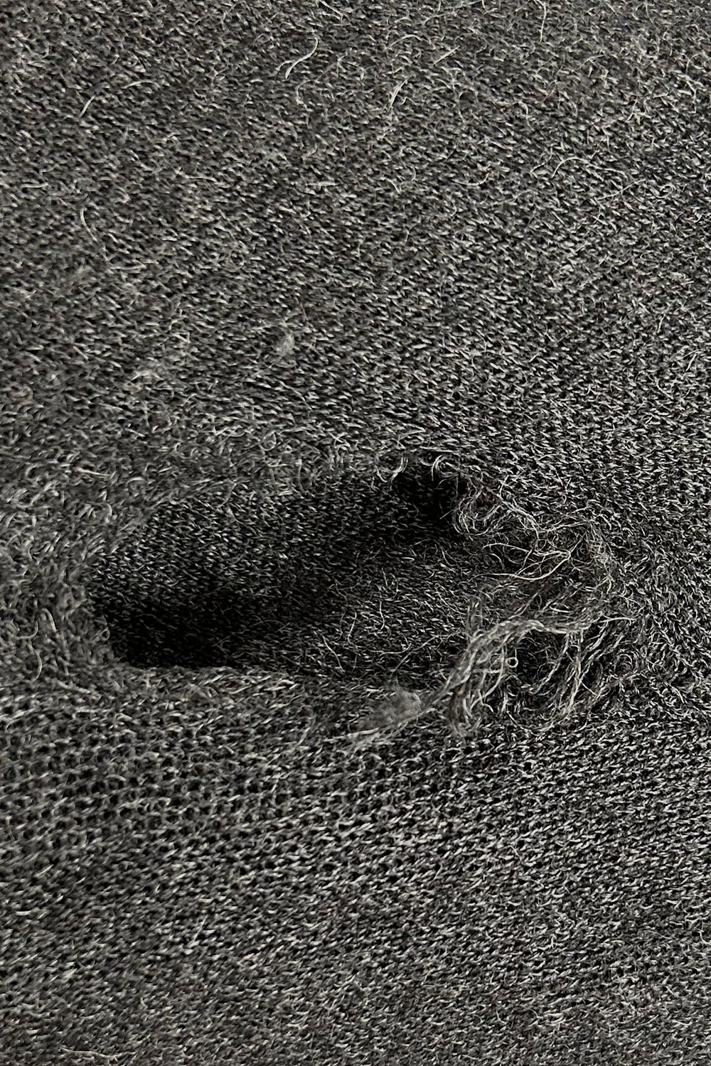 Ein Loch, das einen separaten Platz benötigt (Durchmesser max. 5cm)